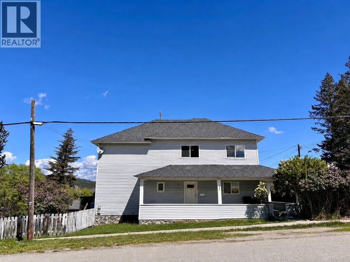 Property Photo:  235 10th Avenue South  BC V1C 2N3 