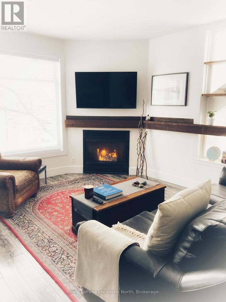 Property Photo:  48 Pine Street  ON L9Y 2N7 