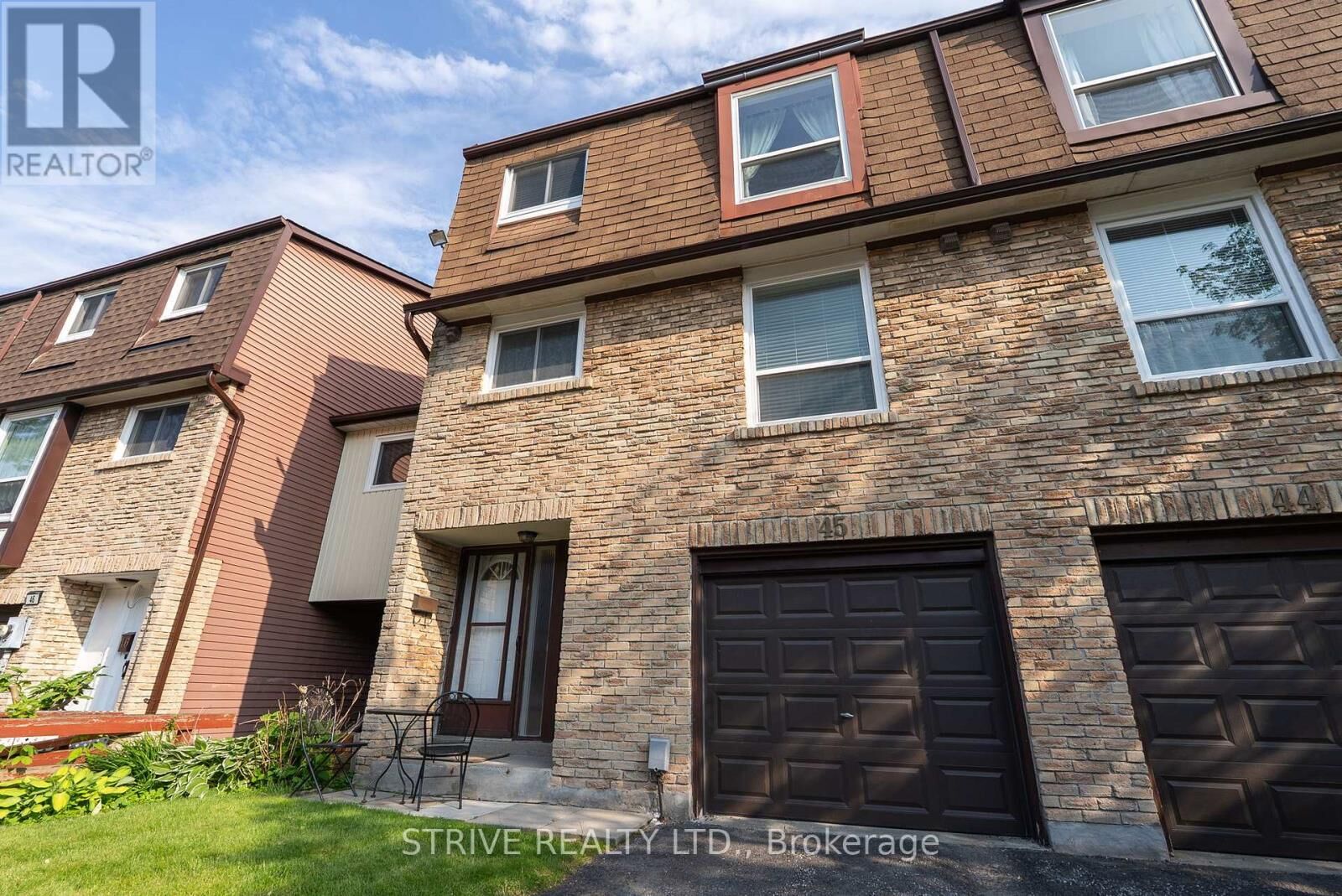 Property Photo:  222 Pearson Street 45  ON L1G 7C6 