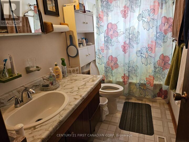 Property Photo:  61 Alayne Crescent  ON N6E 2A2 