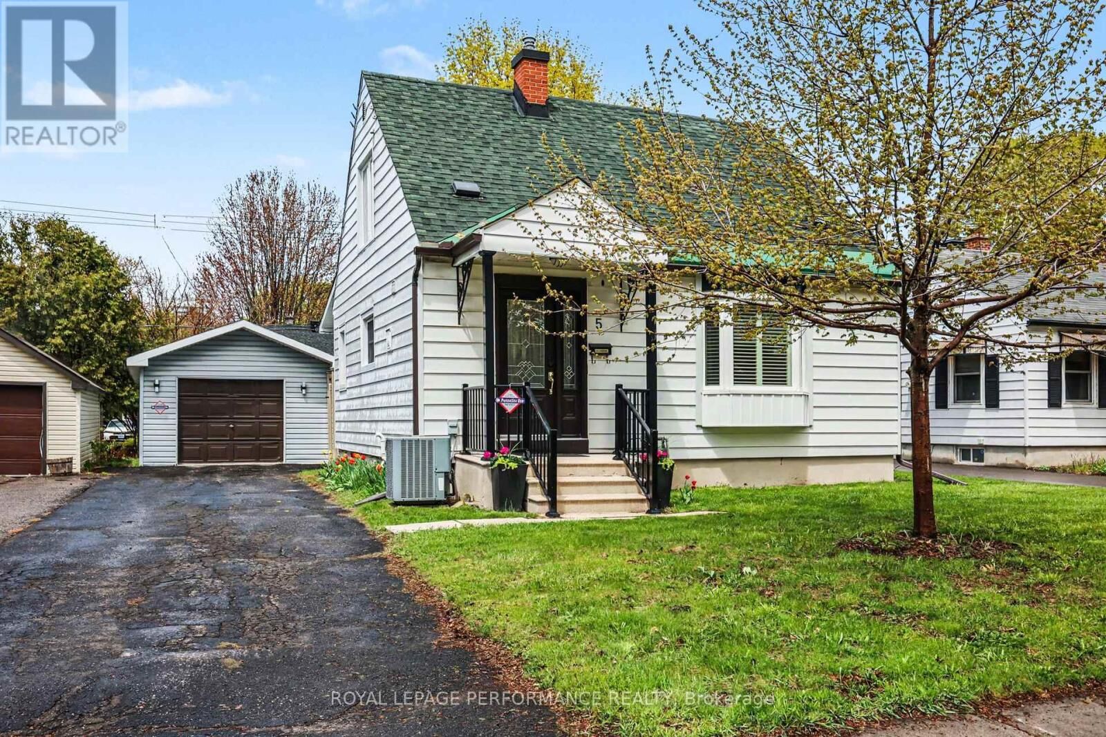 Property Photo:  5 Marshall Avenue  ON K1Z 7X1 