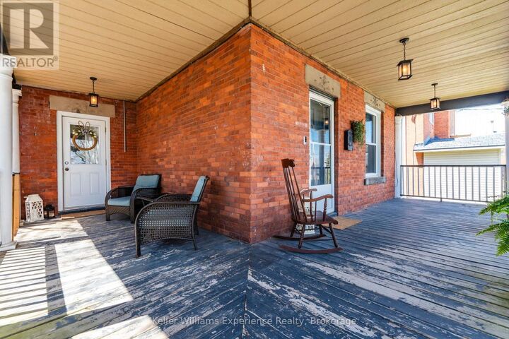Property Photo:  138 Sixth Street  ON L4R 3X4 