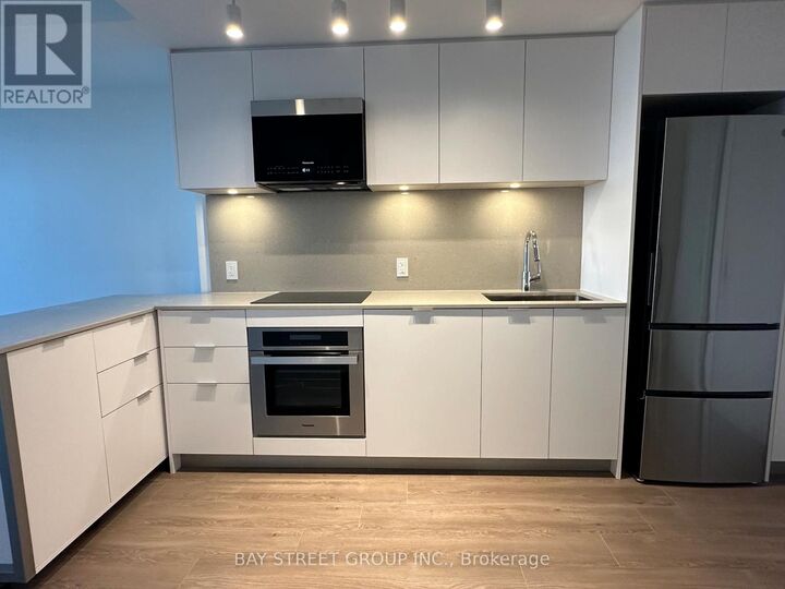 Property Photo:  8 Cedarland Drive 1203  ON L6G 0H4 