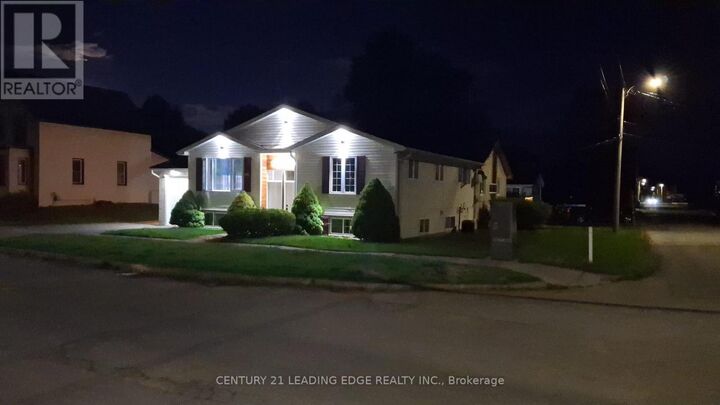 Property Photo:  61 Wilkins Street A  ON K8V 3M6 