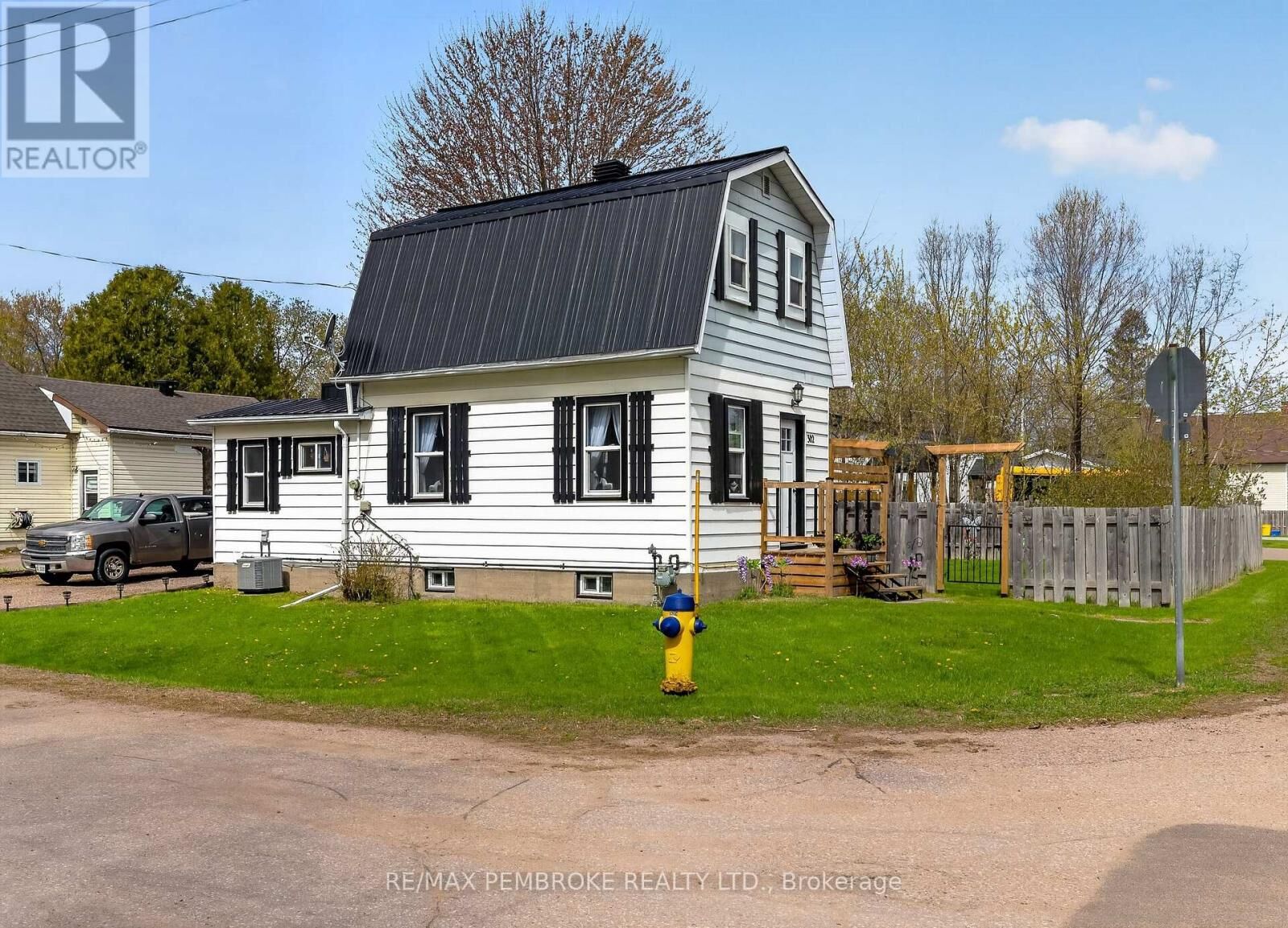 Property Photo:  302 Willard Street  ON K8A 3T7 
