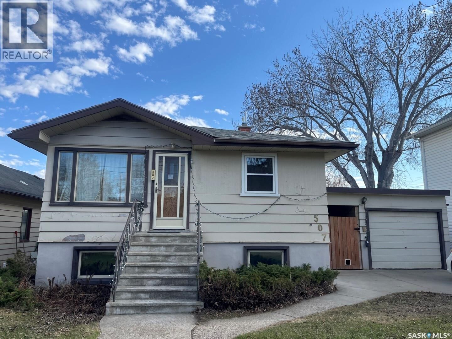 Property Photo:  507 Empress Street  SK S7K 0Y2 