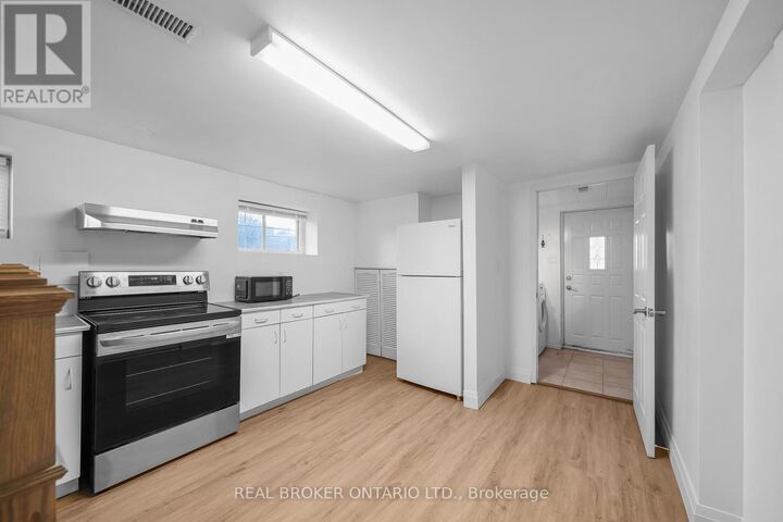 Property Photo: 2518 Harman Court Bsmt ON L5J 1T8