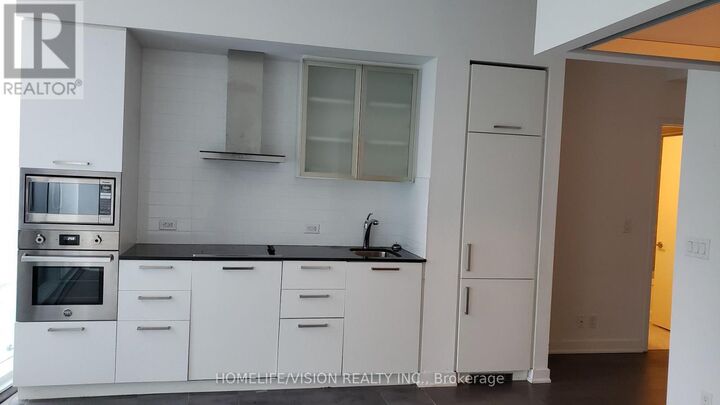 Property Photo:  12 York Street 3001  ON M5J 2Z2 