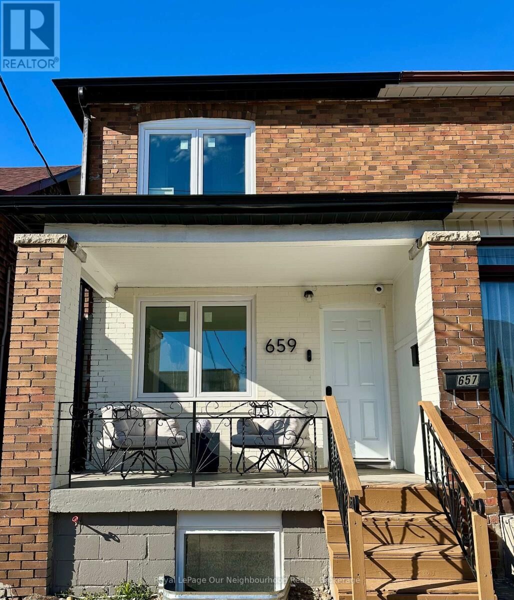 Property Photo:  659 Vaughan Road 2  ON M6E 2Y4 