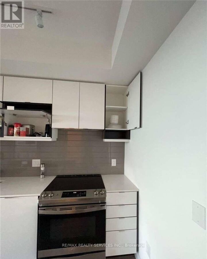 Property Photo:  4065 Confederation Parkway 2509  ON L5B 0L4 