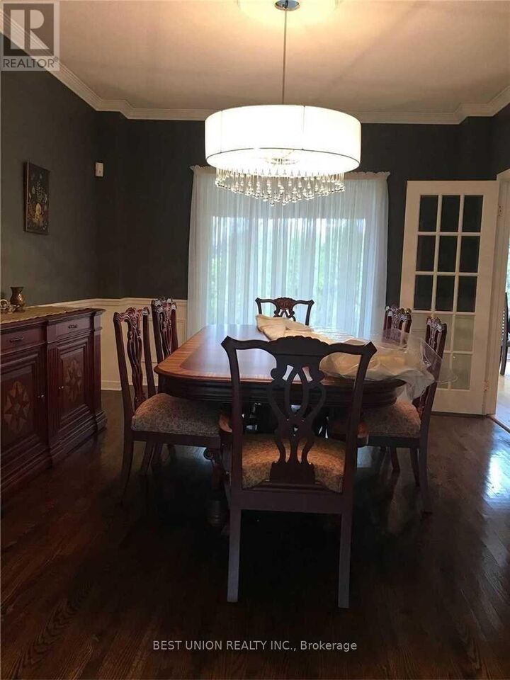 Property Photo:  2323 Towne Boulevard  ON L6H 5J6 