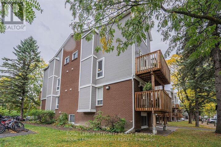 Property Photo:  400 Fenerty Court 5  ON K2L 3A9 