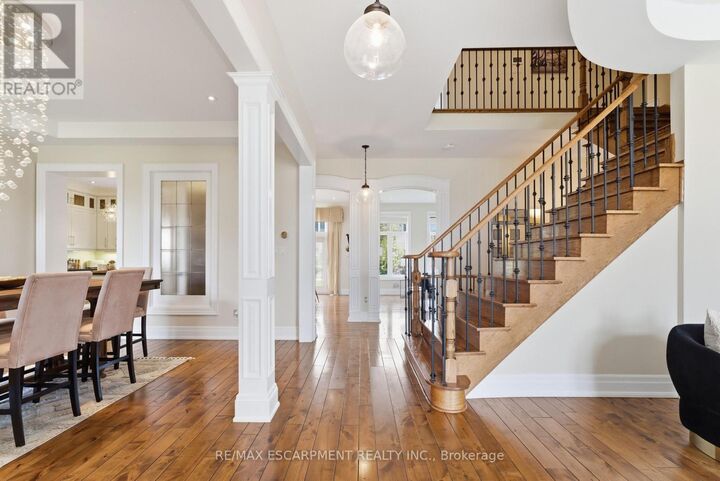 Property Photo:  950 Fredonia Drive  ON L5C 2W4 