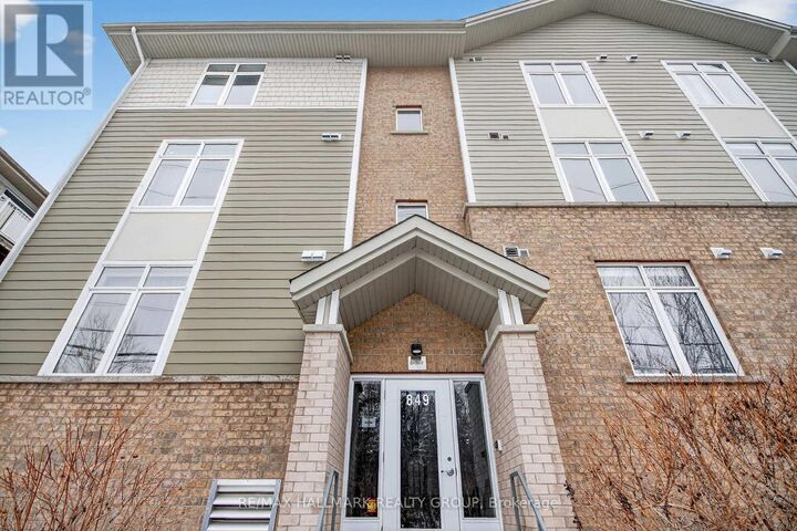 Property Photo:  849 Blackcomb Private Unit F  ON K1G 4E4 