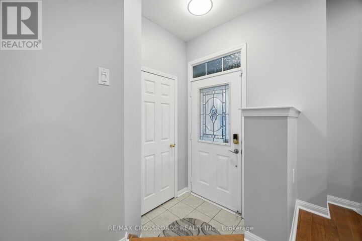 Photo de la propriété:  56 Torr Lane  ON L1S 7M9 
