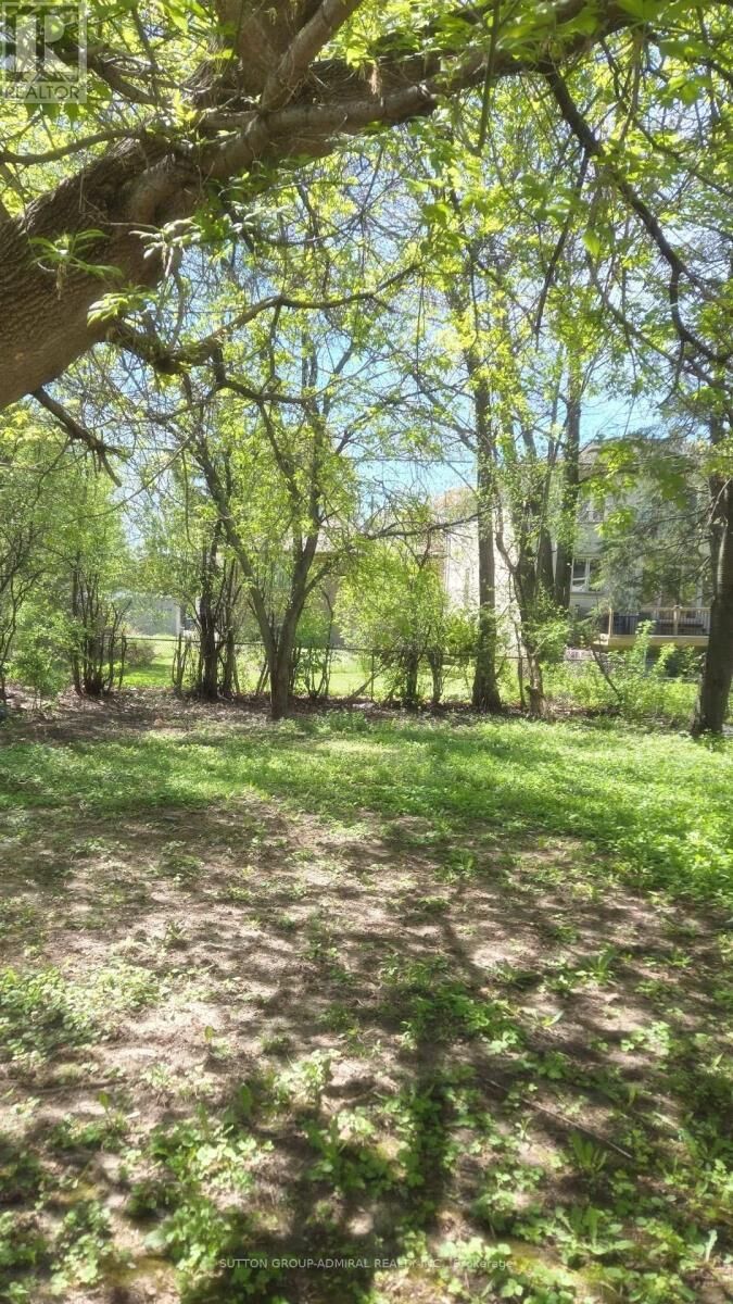 Property Photo:  319 Patricia Avenue  ON M2R 2M6 