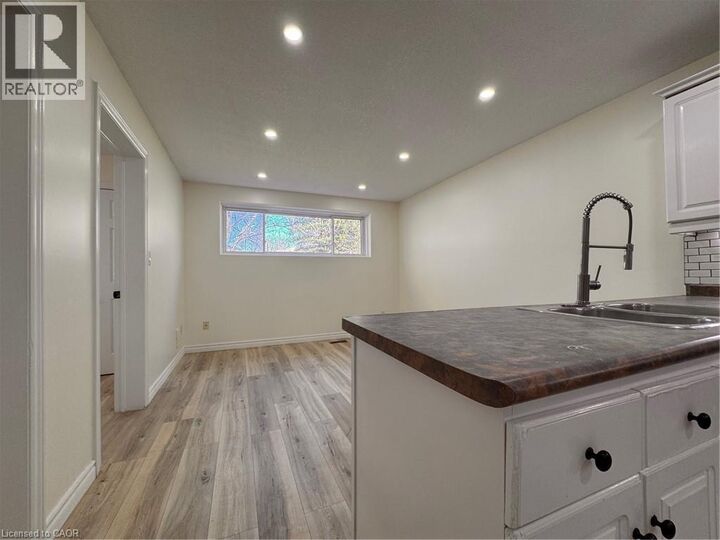 Property Photo:  4 Smetana Drive B  ON N2B 3B8 
