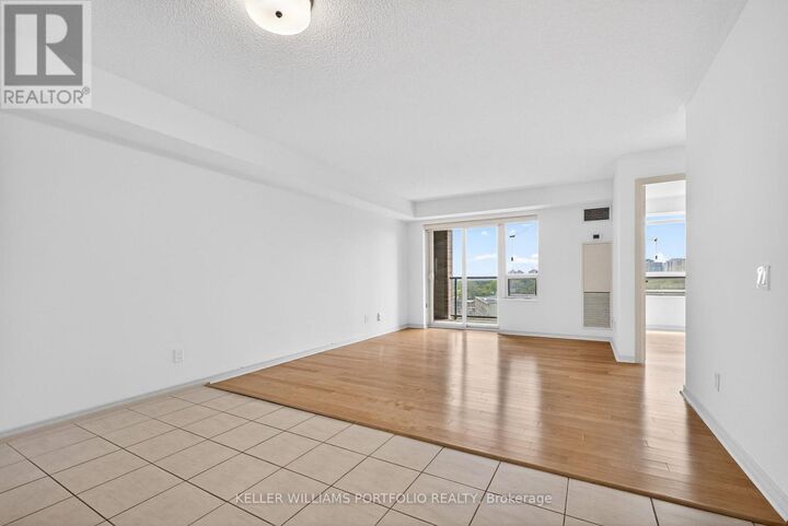 Property Photo:  61 Heintzman Street 819  ON M6P 5A2 