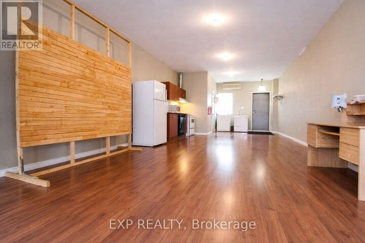 Property Photo:  1038 Coxwell Avenue 2nd Floor  ON M4C 3G5 