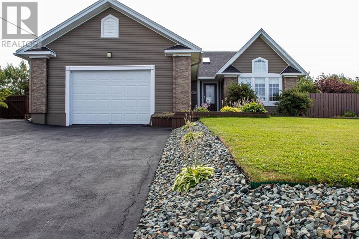 6 Heath Crescent — photo 1