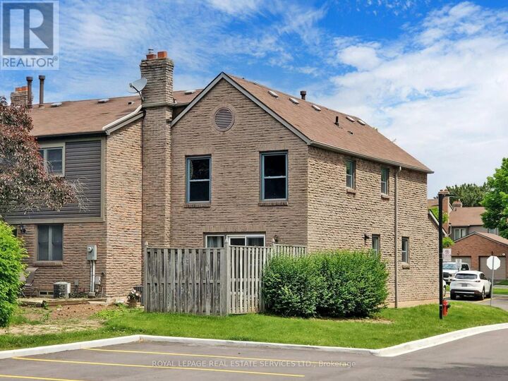 Property Photo:  4111 Arbour Green Drive 42  ON L5L 2Z2 