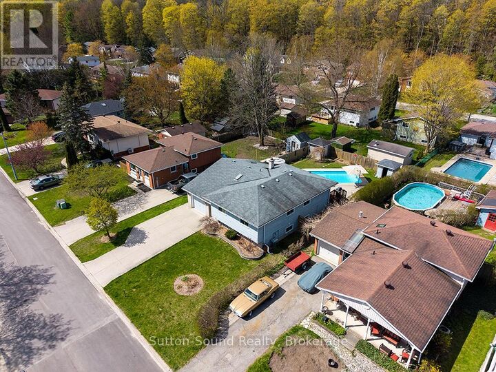 Property Photo:  210 5th A Avenue West  ON N4K 6G8 