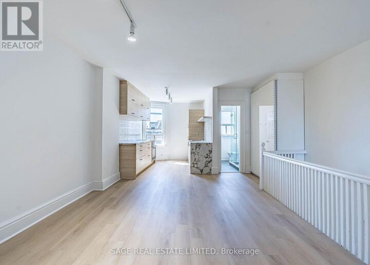 Property Photo:  1153 Dundas Street West Upper  ON M6J 1X3 