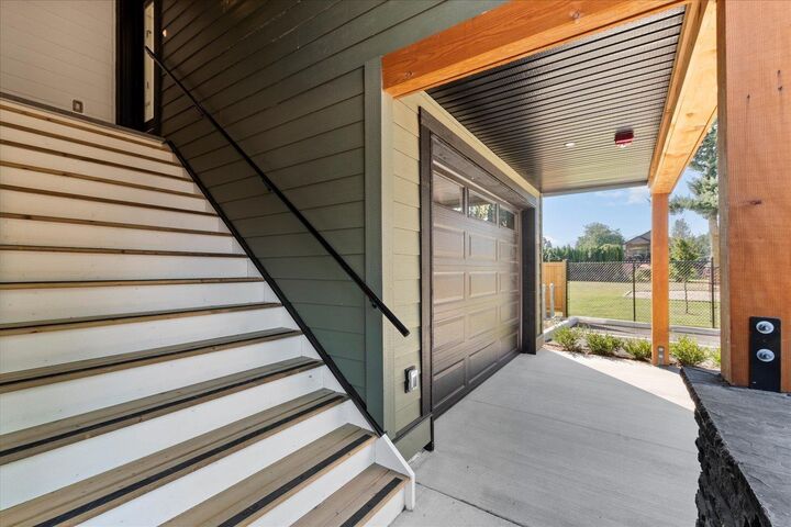 Property Photo: 46106 Riverside Drive 6 BC V2P 3K9
