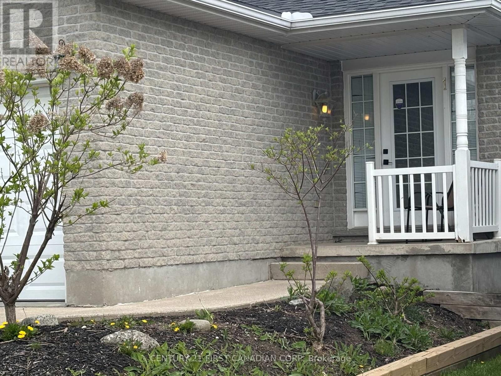 Property Photo:  86 Loggers Grove  ON N5W 6G5 