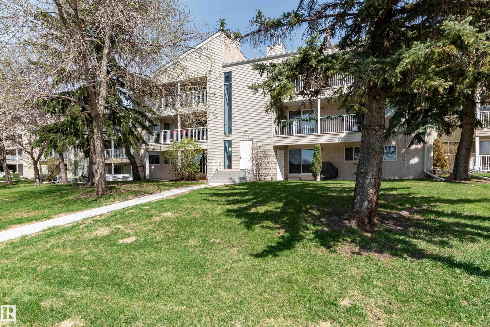 Property Photo:  328 Woodbridge Way 104  AB T8A 4G3 