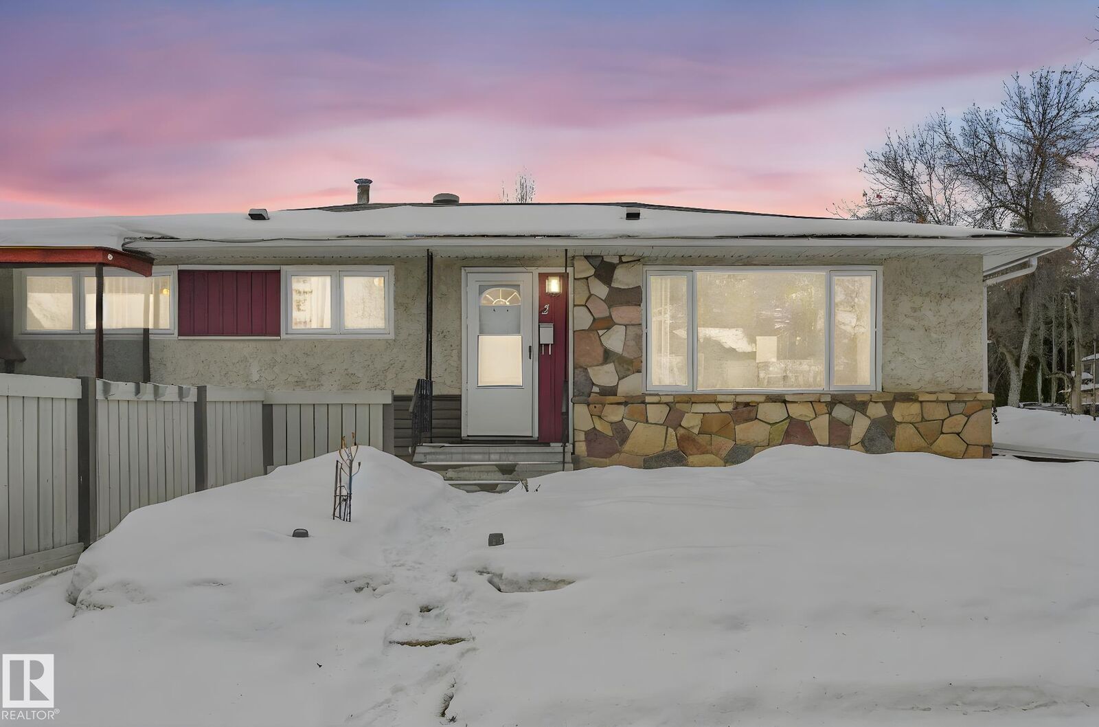 Property Photo:  2 Scarboro Place  AB T8N 0H8 