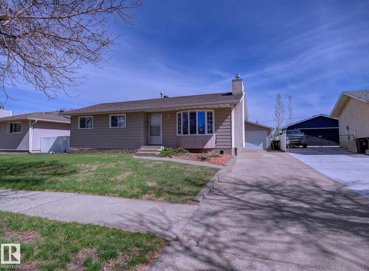 Property Photo:  8553 92 Avenue  AB T8L 1A1 