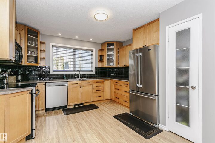 Property Photo:  1044 106 Street NW  AB T6J 6G8 