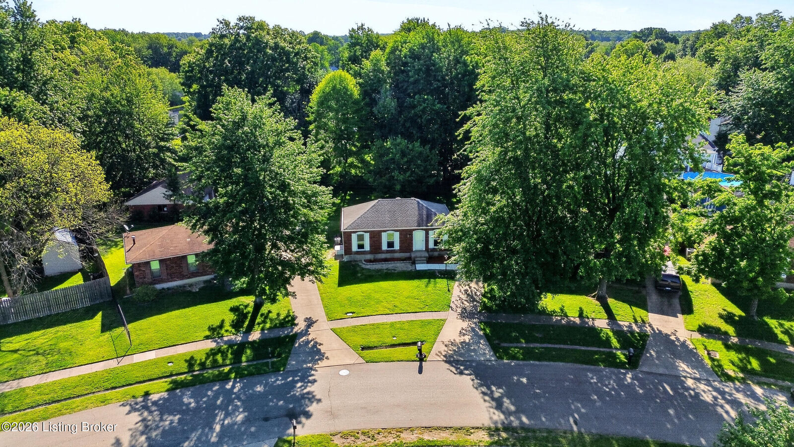 Property Photo:  5905 Carmelwood Cir  KY 40229 