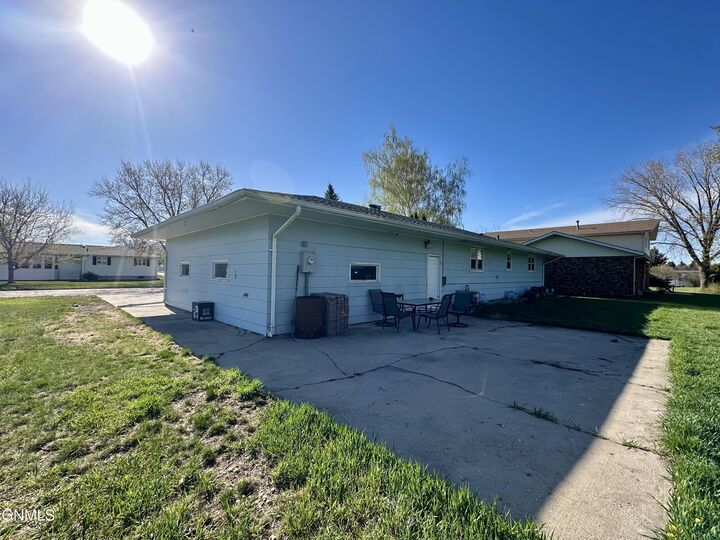 Property Photo:  503 Sayler Street  ND 58576 