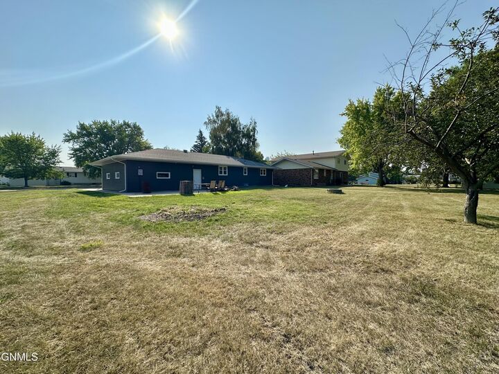 Property Photo: 503 Sayler Street ND 58576