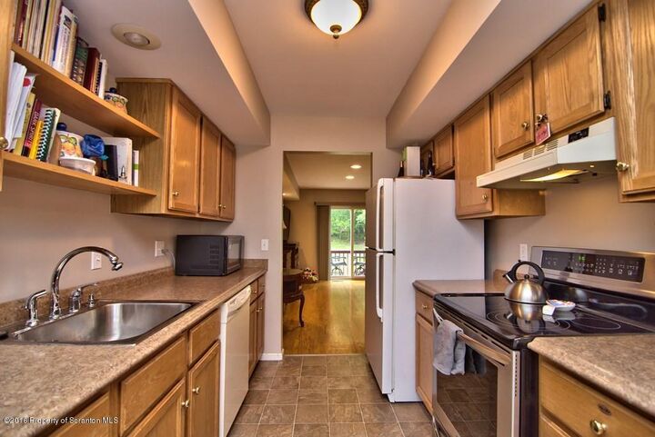 Property Photo:  