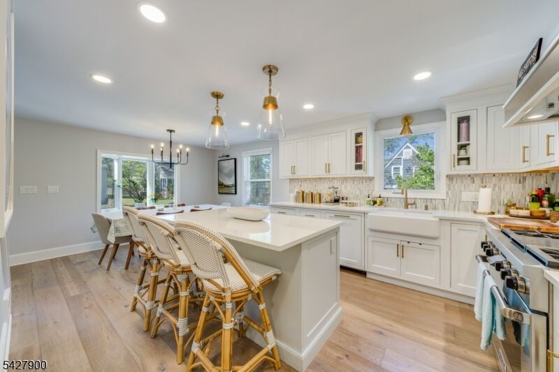 Property Photo:  7 Meadow Rd  NJ 07928 