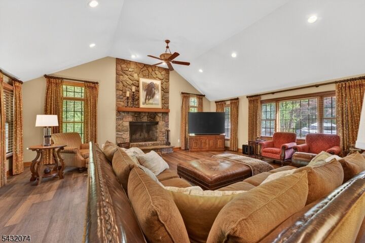 Property Photo:  10 Tara Way  NJ 08867 