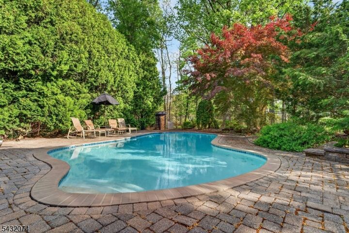 Property Photo:  10 Tara Way  NJ 08867 