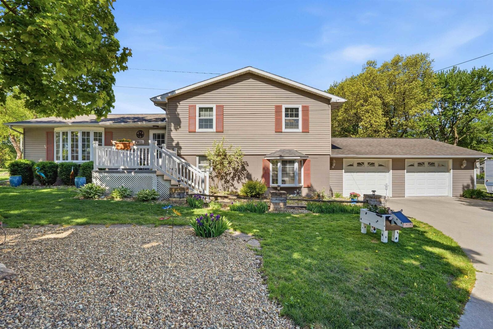 Property Photo:  811 SW 9th Avenue  IA 50644 