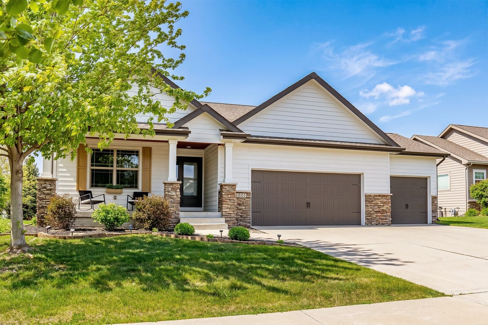 Property Photo:  1601 Reinhart Drive NW  IA 50023 