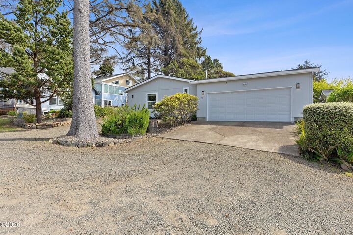 Property Photo:  1730 NE 18th Street  OR 97367 
