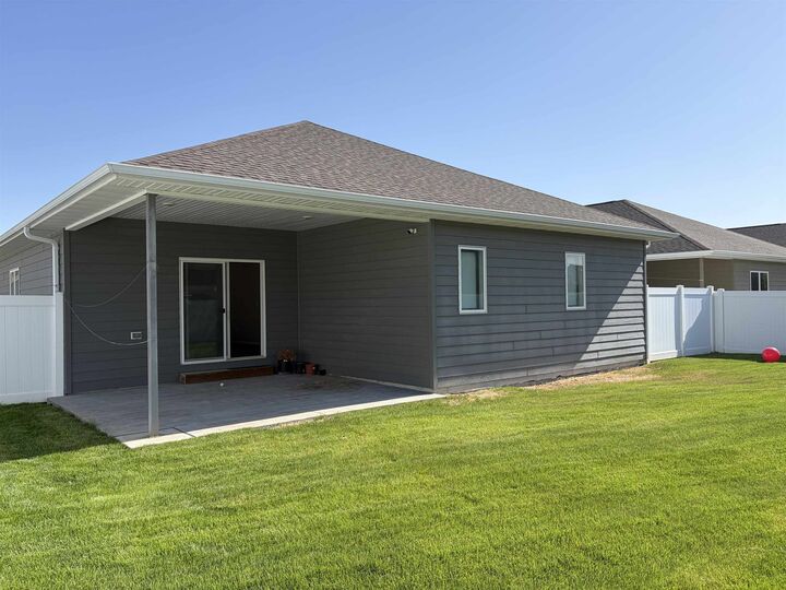 Property Photo: 3520 Hummingbird NE 69101