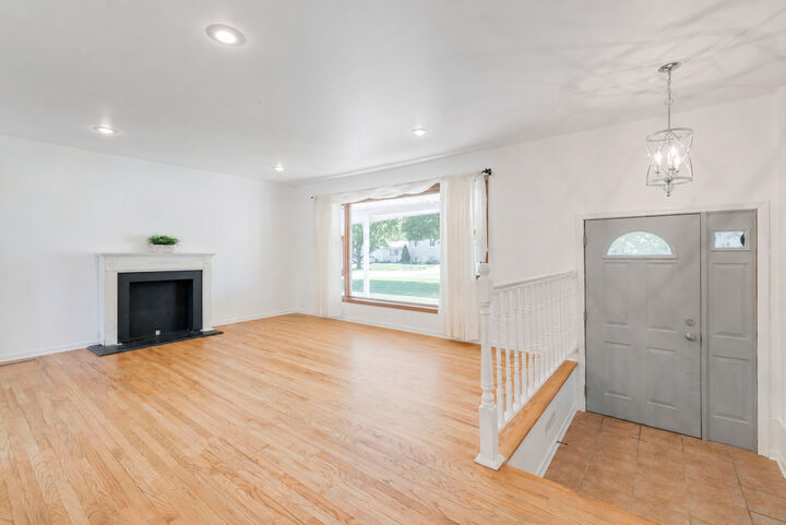 Property Photo:  945 Nottingham Lane  IL 60014 