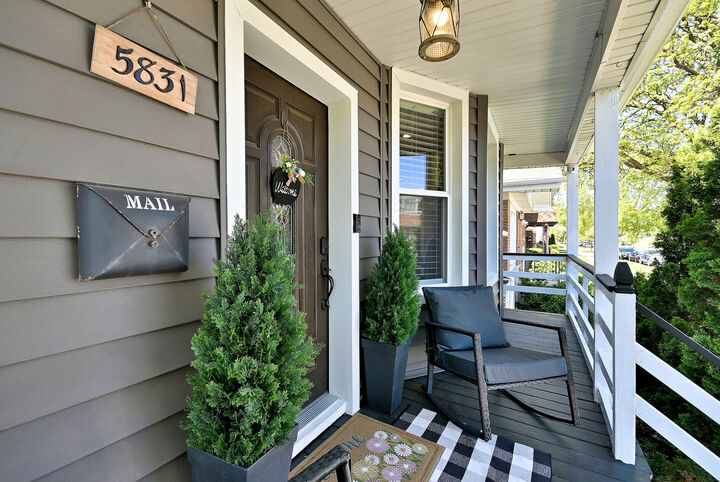 Property Photo:  5831 W Leland Avenue  IL 60630 