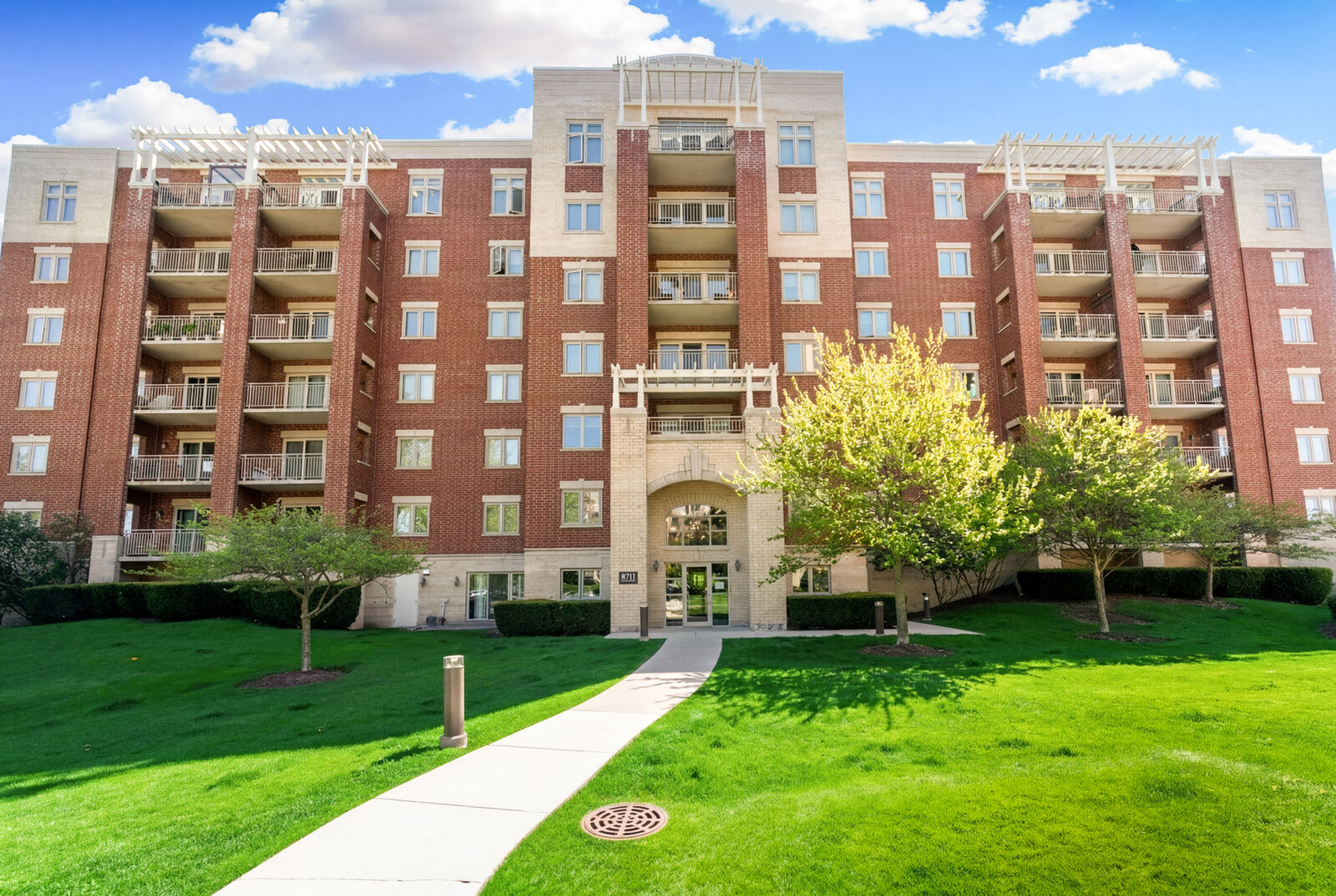 Property Photo:  8711 W Bryn Mawr Avenue 505  IL 60631 