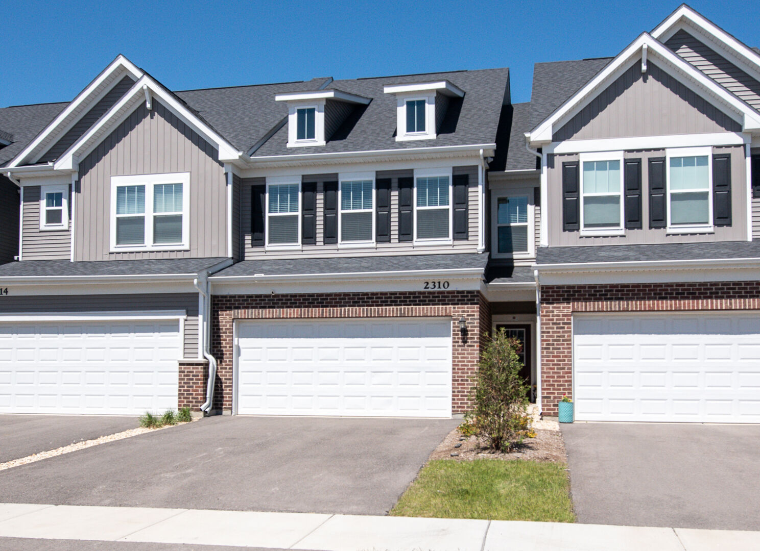 Property Photo:  2310 Ryegrass Lane  IL 60490 