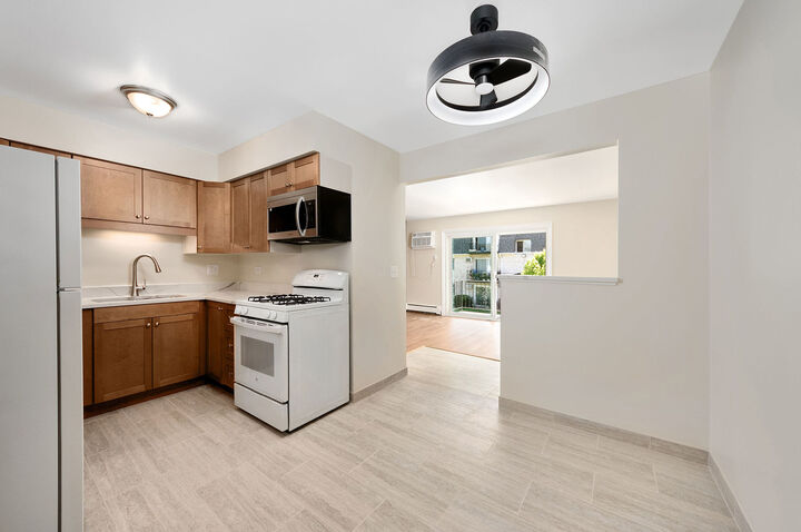 Property Photo: 1303 N Baldwin Court 2D IL 60074