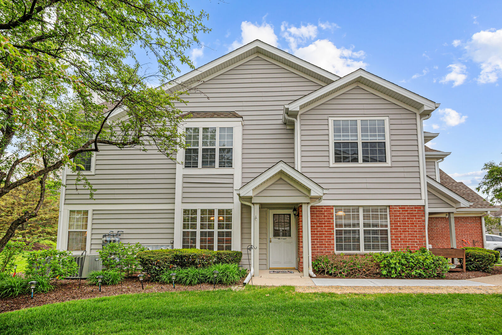 Property Photo:  2936 Heatherwood Drive 19081  IL 60194 